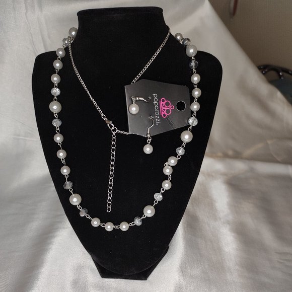 Paparazzi Necklace Set - Picture 1 of 2